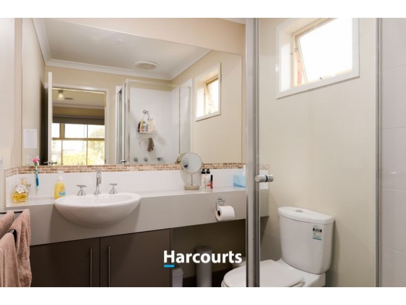 8 Tarwin Place, Cranbourne East VIC 3977