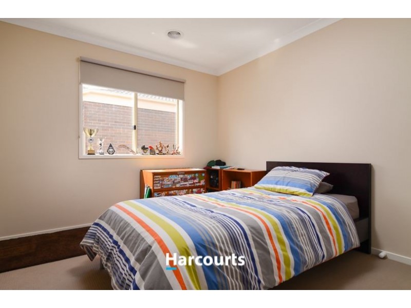 8 Tarwin Place, Cranbourne East VIC 3977