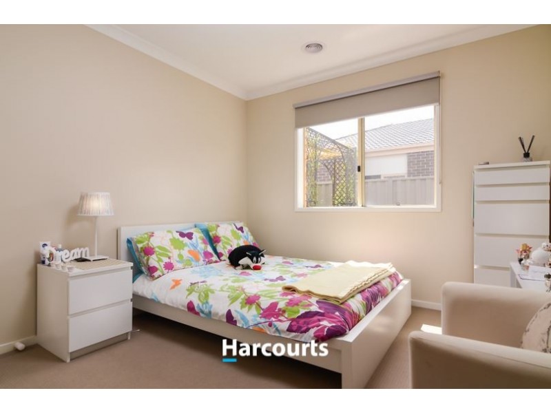8 Tarwin Place, Cranbourne East VIC 3977