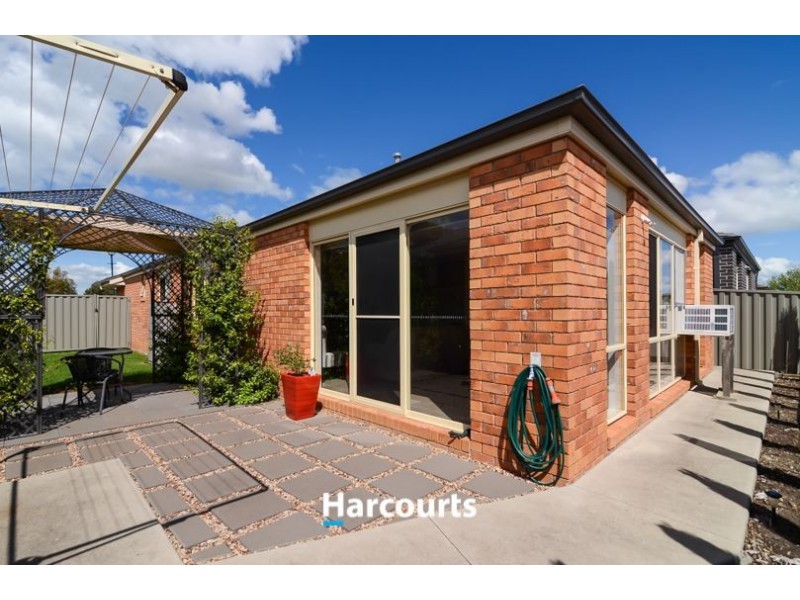 8 Tarwin Place, Cranbourne East VIC 3977