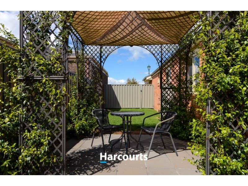 8 Tarwin Place, Cranbourne East VIC 3977