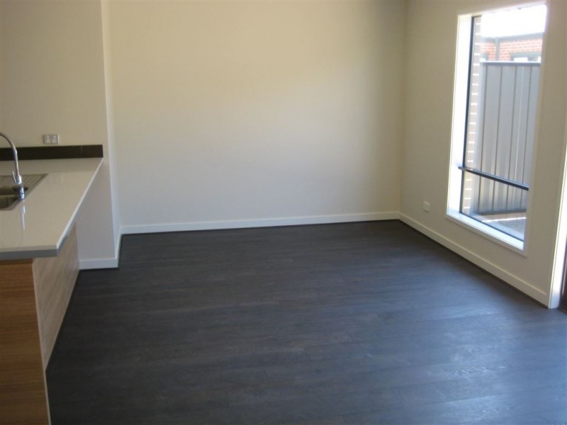 12 Mill Circuit, Clyde North VIC 3978