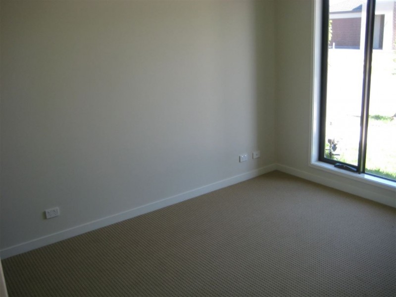 12 Mill Circuit, Clyde North VIC 3978