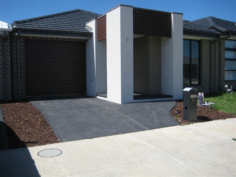 12 Mill Circuit, Clyde North VIC 3978