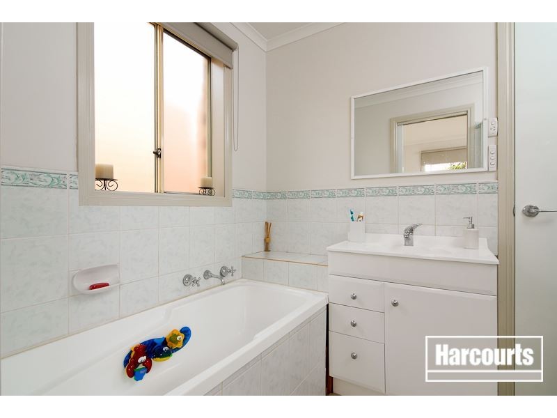 8 Julia Court, Cranbourne North VIC 3977