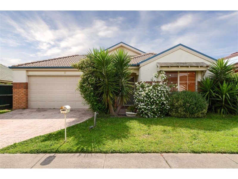 24 Chatswood Drive, Narre Warren South VIC 3805