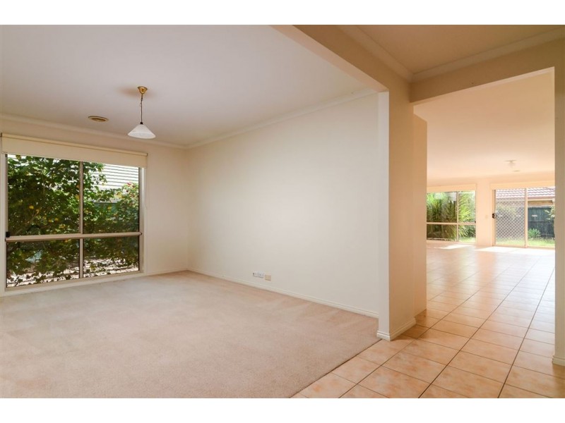 24 Chatswood Drive, Narre Warren South VIC 3805