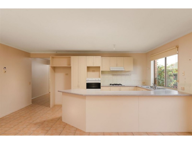 24 Chatswood Drive, Narre Warren South VIC 3805