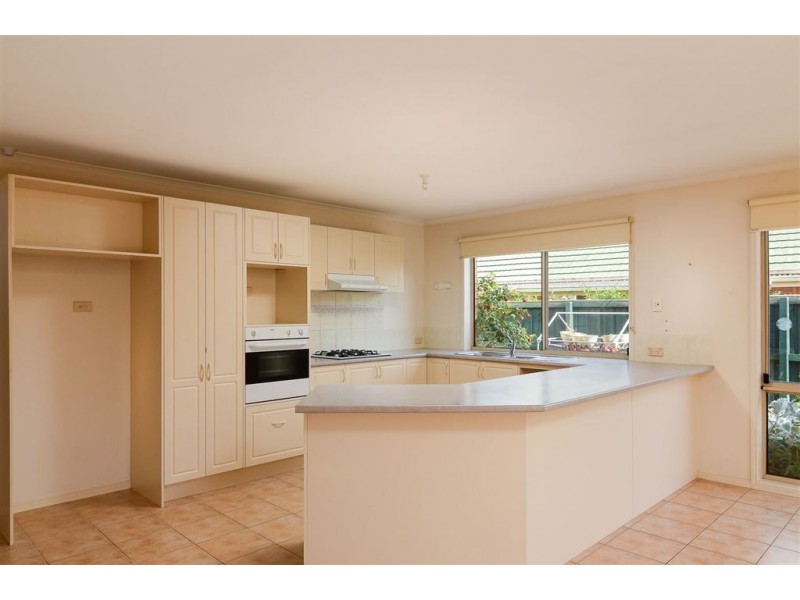 24 Chatswood Drive, Narre Warren South VIC 3805