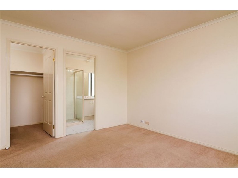 24 Chatswood Drive, Narre Warren South VIC 3805