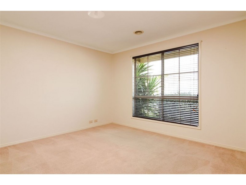 24 Chatswood Drive, Narre Warren South VIC 3805