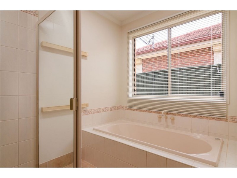 24 Chatswood Drive, Narre Warren South VIC 3805