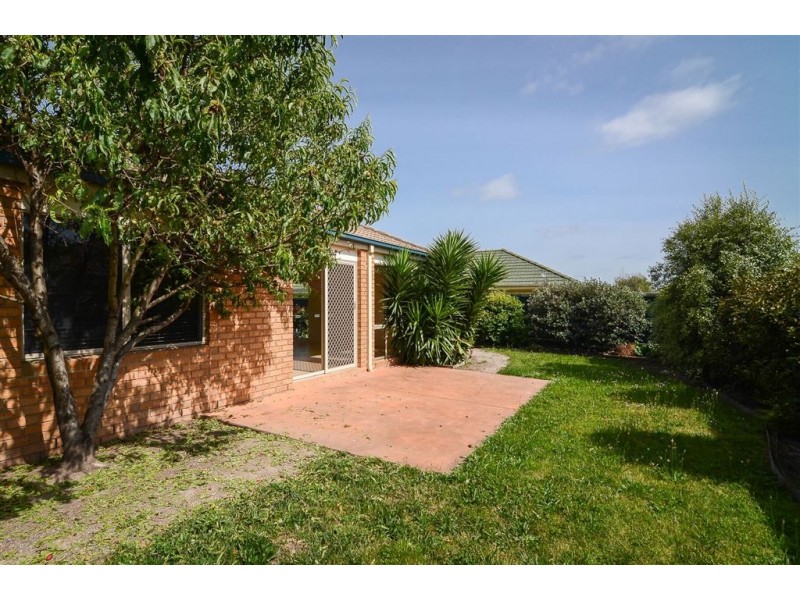 24 Chatswood Drive, Narre Warren South VIC 3805