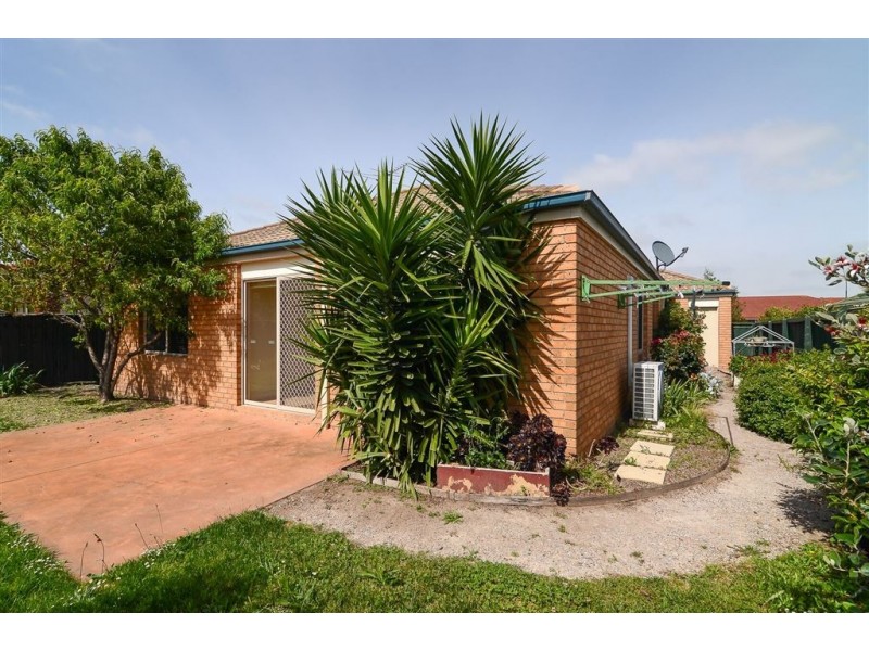 24 Chatswood Drive, Narre Warren South VIC 3805