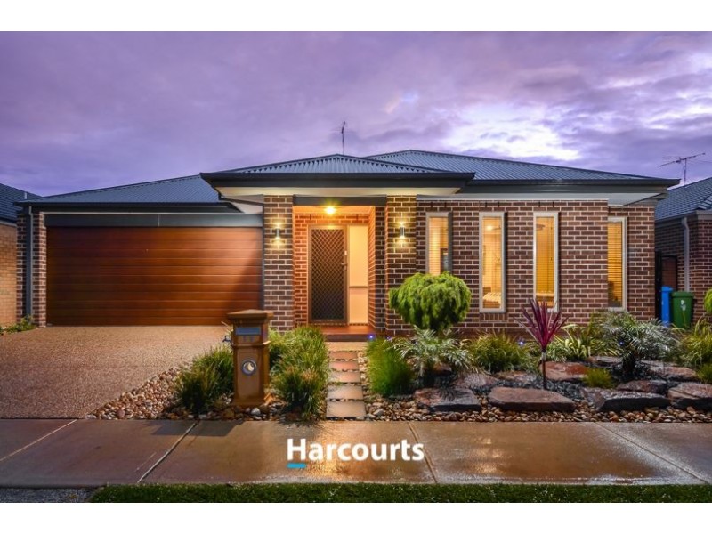 12 Dellinea St, Cranbourne North VIC 3977