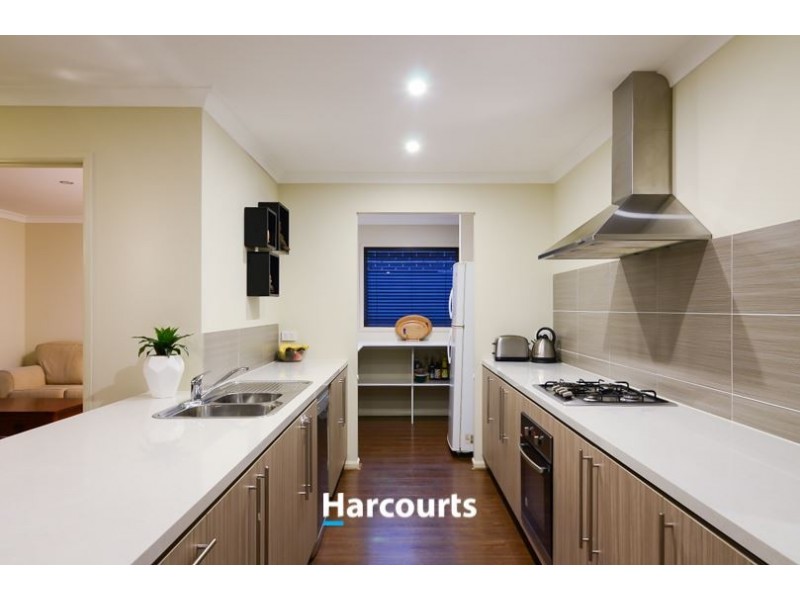12 Dellinea St, Cranbourne North VIC 3977