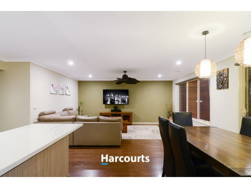 12 Dellinea St, Cranbourne North VIC 3977