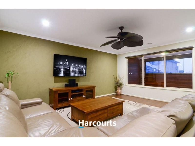 12 Dellinea St, Cranbourne North VIC 3977