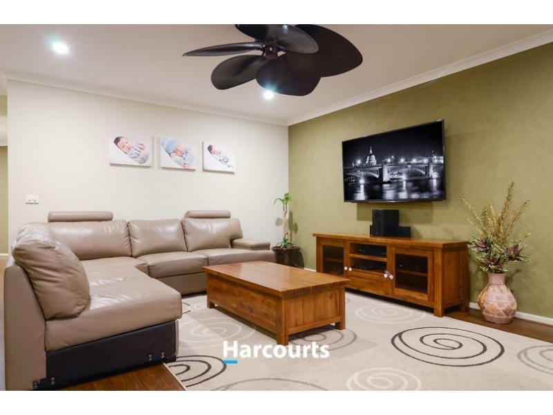 12 Dellinea St, Cranbourne North VIC 3977