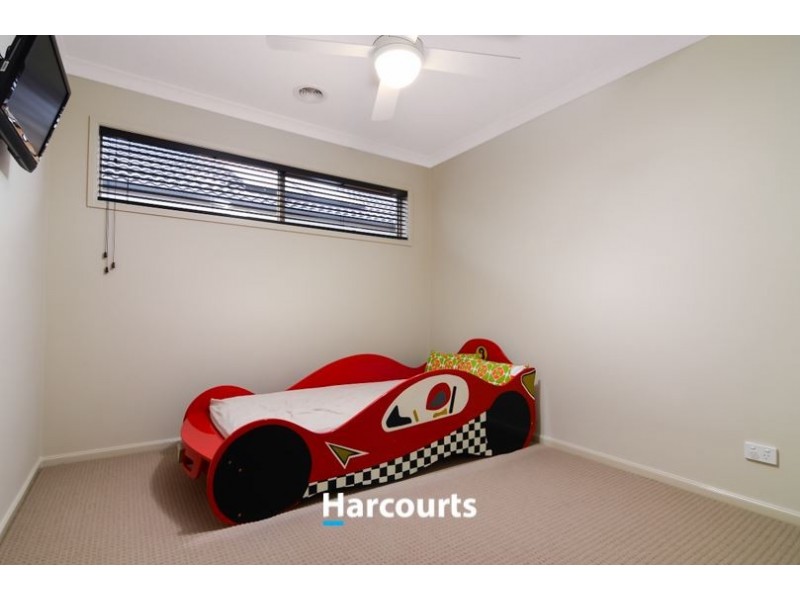 12 Dellinea St, Cranbourne North VIC 3977