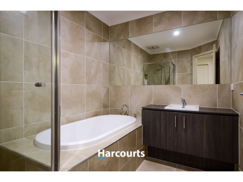 12 Dellinea St, Cranbourne North VIC 3977