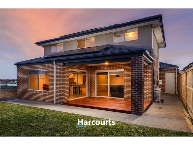 8 Graziers Crescent, Clyde North VIC 3978