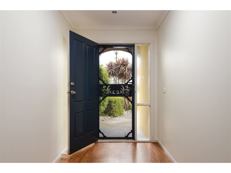 20 Pevensey Drive, Narre Warren South VIC 3805