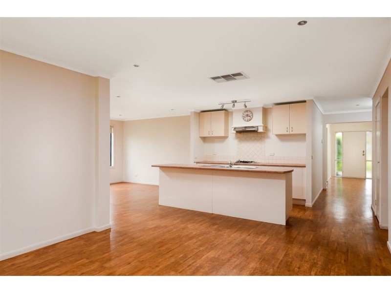 20 Pevensey Drive, Narre Warren South VIC 3805