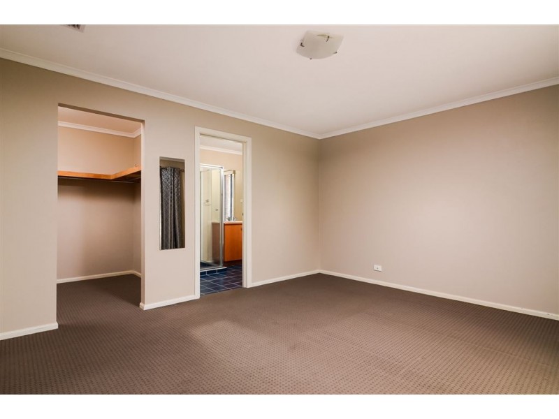 20 Pevensey Drive, Narre Warren South VIC 3805