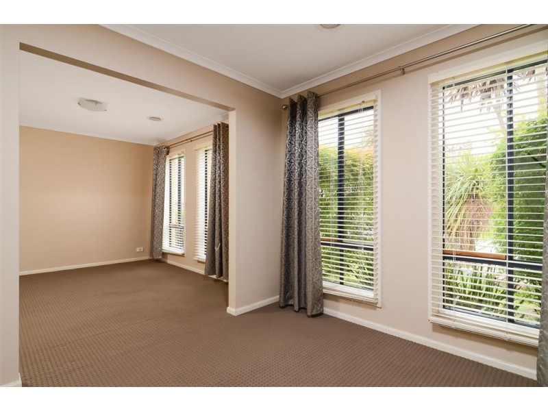 20 Pevensey Drive, Narre Warren South VIC 3805