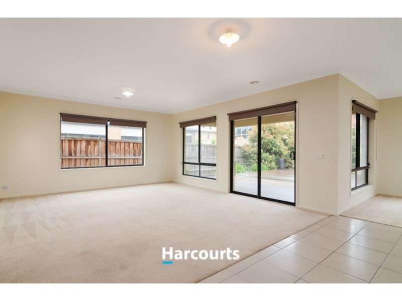14 Whitegum Way, Cranbourne North VIC 3977