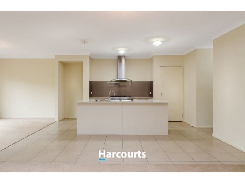 14 Whitegum Way, Cranbourne North VIC 3977