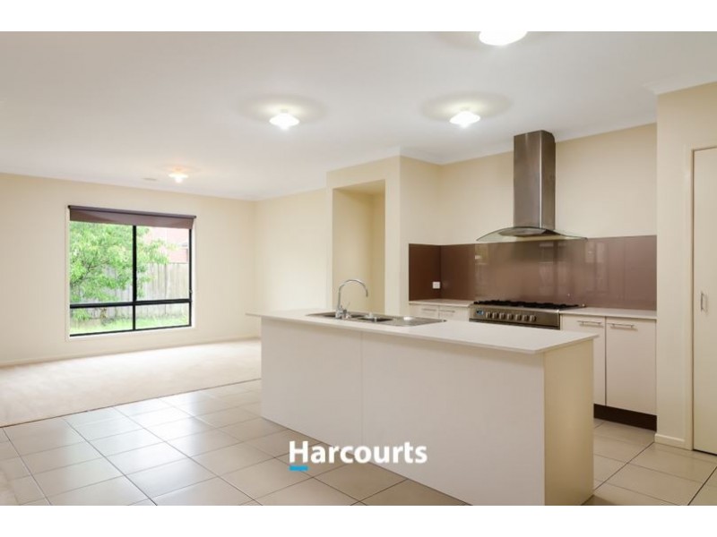 14 Whitegum Way, Cranbourne North VIC 3977