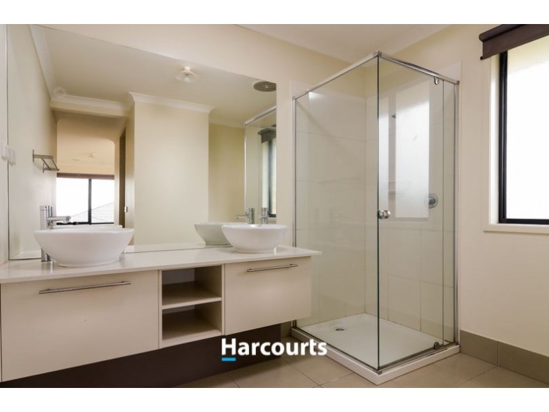14 Whitegum Way, Cranbourne North VIC 3977
