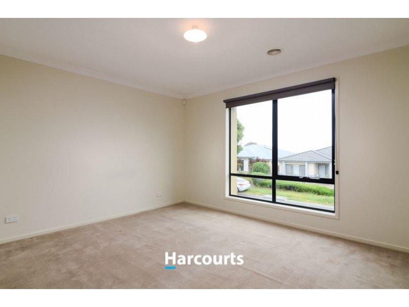 14 Whitegum Way, Cranbourne North VIC 3977
