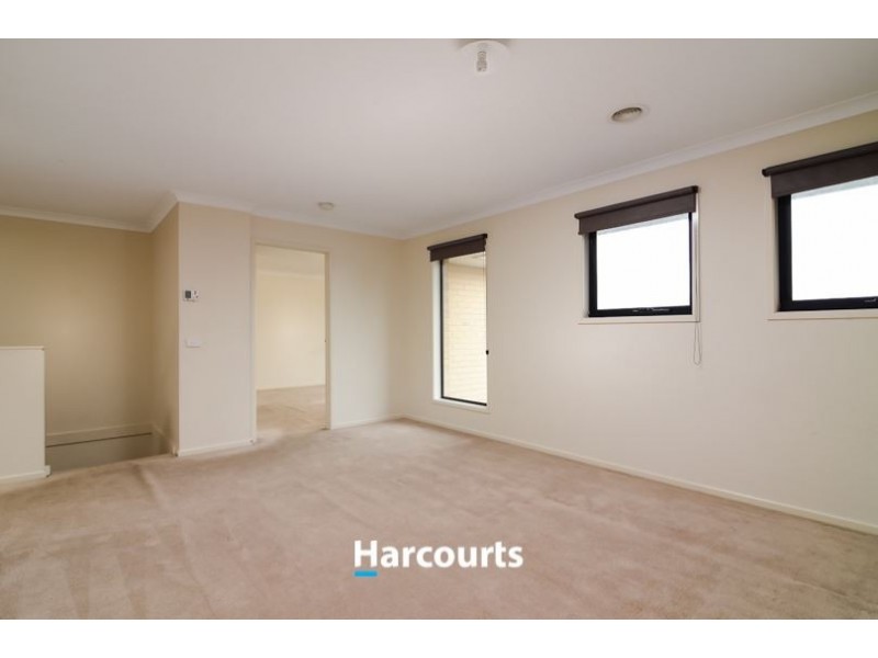 14 Whitegum Way, Cranbourne North VIC 3977