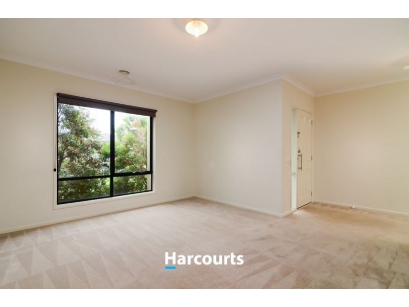 14 Whitegum Way, Cranbourne North VIC 3977