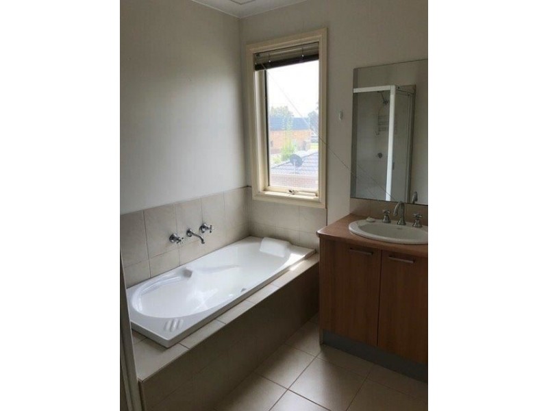 11 Hickory Drive, Narre Warren South VIC 3805