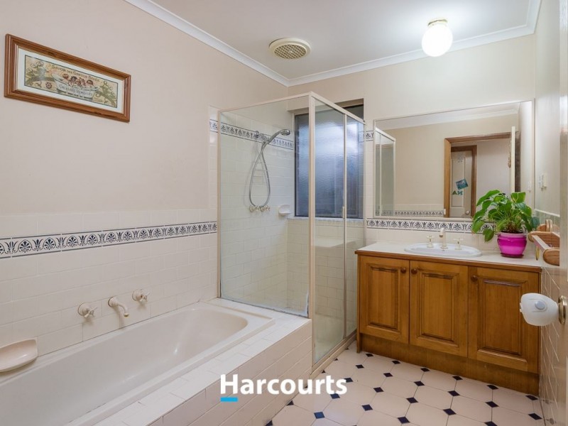 17 Baringa Park Drive, Narre Warren South VIC 3805