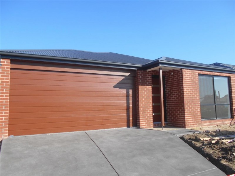 31 Kilmarnock Way, Clyde North VIC 3978