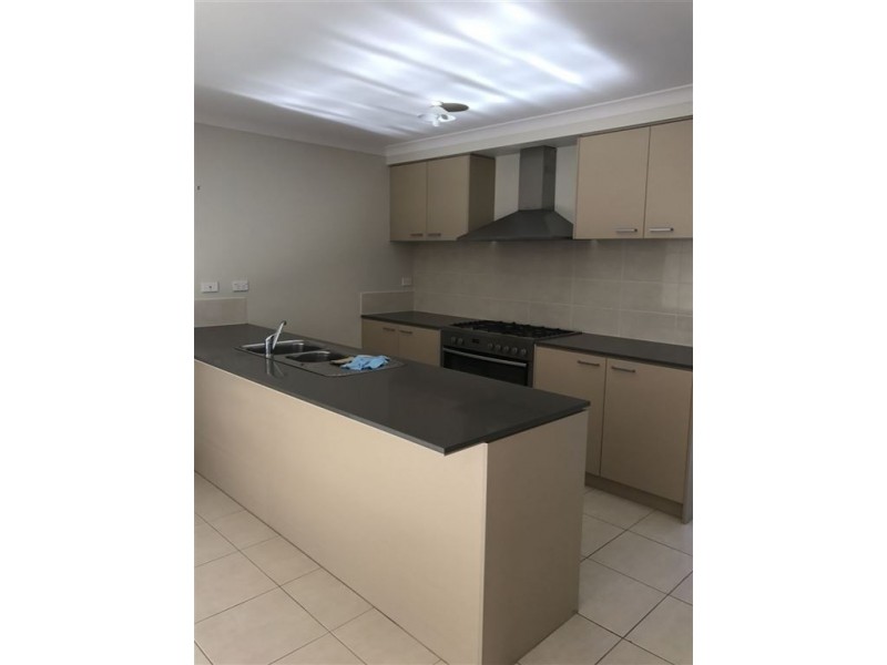 31 Kilmarnock Way, Clyde North VIC 3978