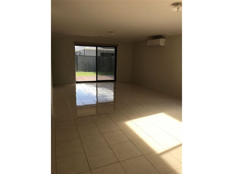 31 Kilmarnock Way, Clyde North VIC 3978