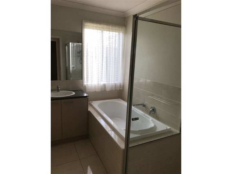 31 Kilmarnock Way, Clyde North VIC 3978