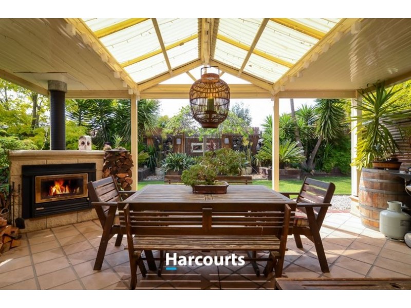 6 Dunoon Rd, Narre Warren South VIC 3805