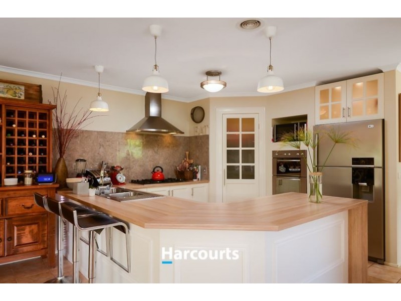 6 Dunoon Rd, Narre Warren South VIC 3805