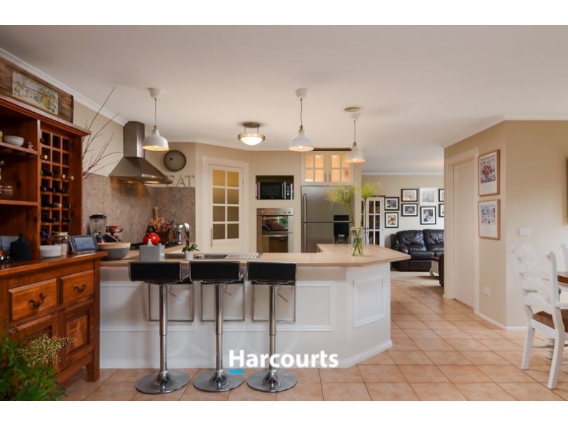 6 Dunoon Rd, Narre Warren South VIC 3805