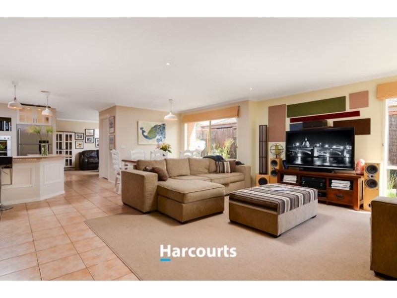 6 Dunoon Rd, Narre Warren South VIC 3805