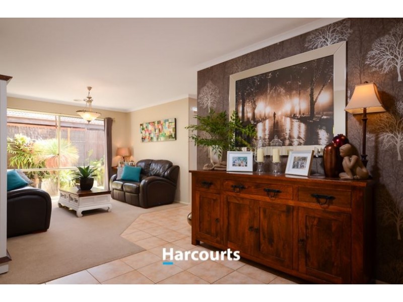 6 Dunoon Rd, Narre Warren South VIC 3805