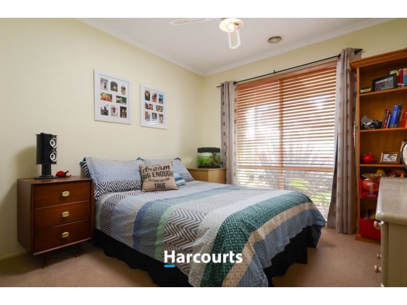6 Dunoon Rd, Narre Warren South VIC 3805