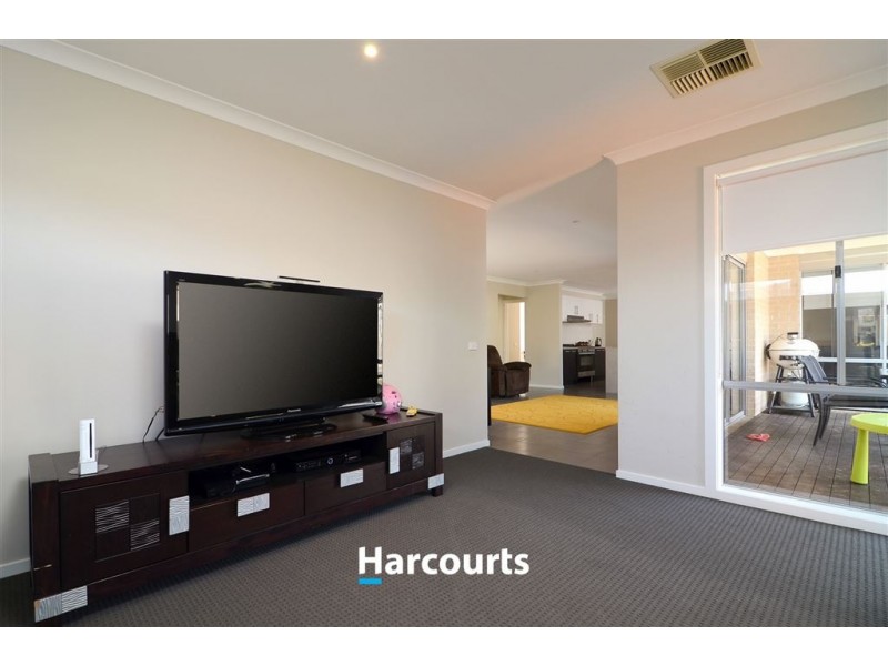 62 Fairhaven Blvd, Cranbourne West VIC 3977